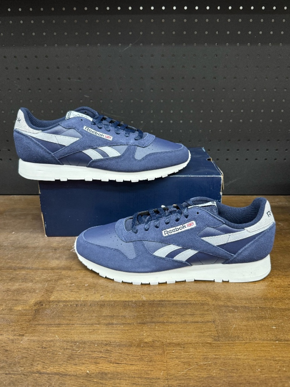 New W/ Box! Men's Reebok Classic Leather 'Vector Navy Cold Grey' Blue Sneakers